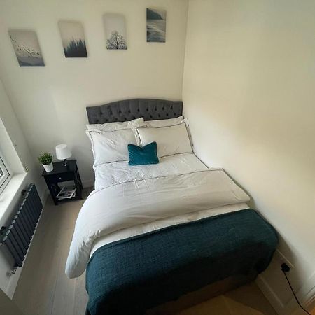 Two Bedroom Apartment - London Eksteriør billede