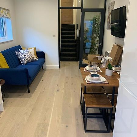 Two Bedroom Apartment - London Eksteriør billede