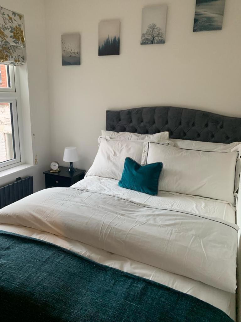Two Bedroom Apartment - London Eksteriør billede