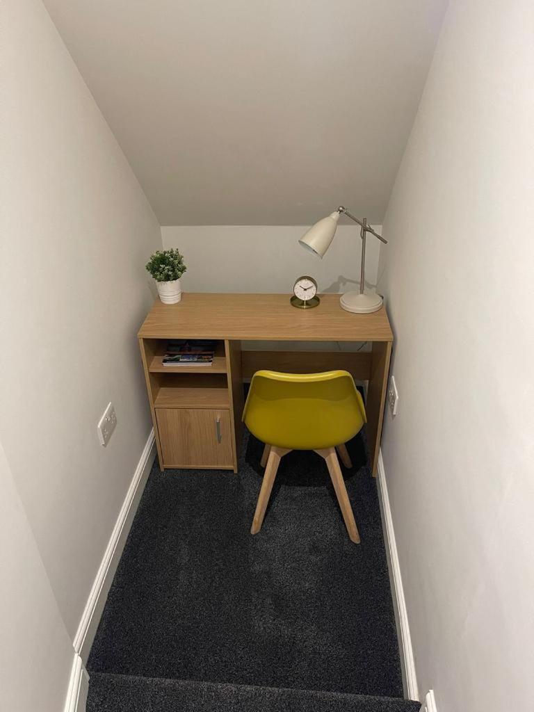 Two Bedroom Apartment - London Eksteriør billede
